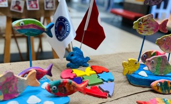Çocukların Yaratıcılığını ve 23 Nisan Ruhunu Yansıtan “  sanat sergimiz açıldı.