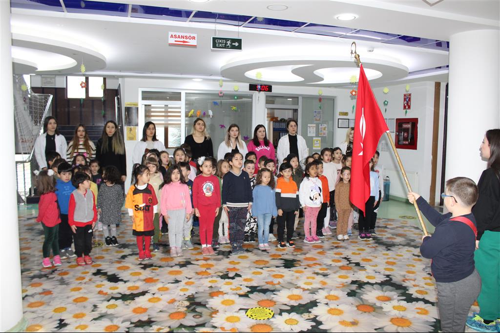  ALTINYILDIZ KREŞ VE ANAOKULUNDA MİLLİ MARŞIMIZ