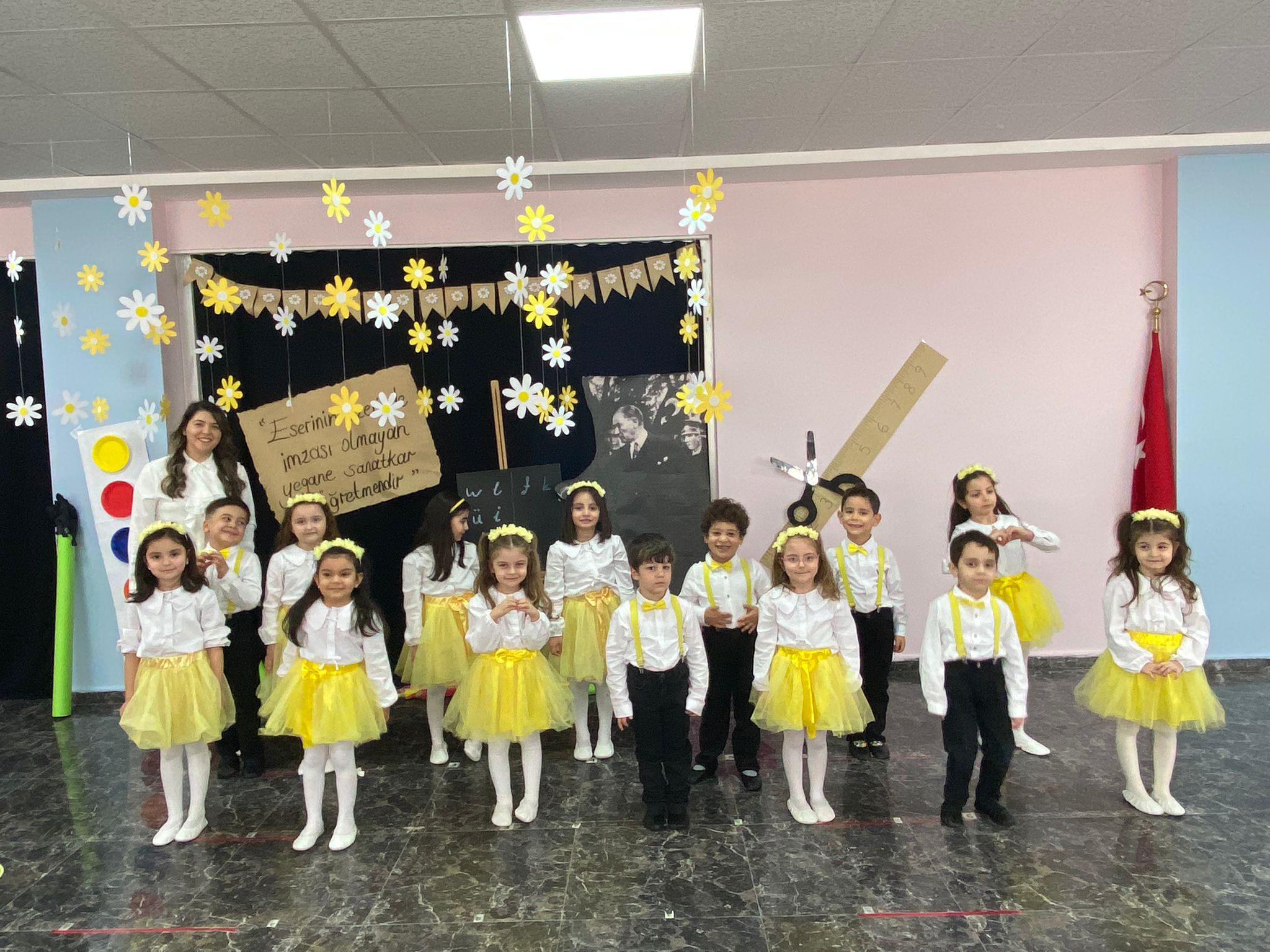 ALTINYILDIZ KREŞ VE ANAOKULUNDA ÖĞRETMENLER GÜNÜ COŞKUSU.