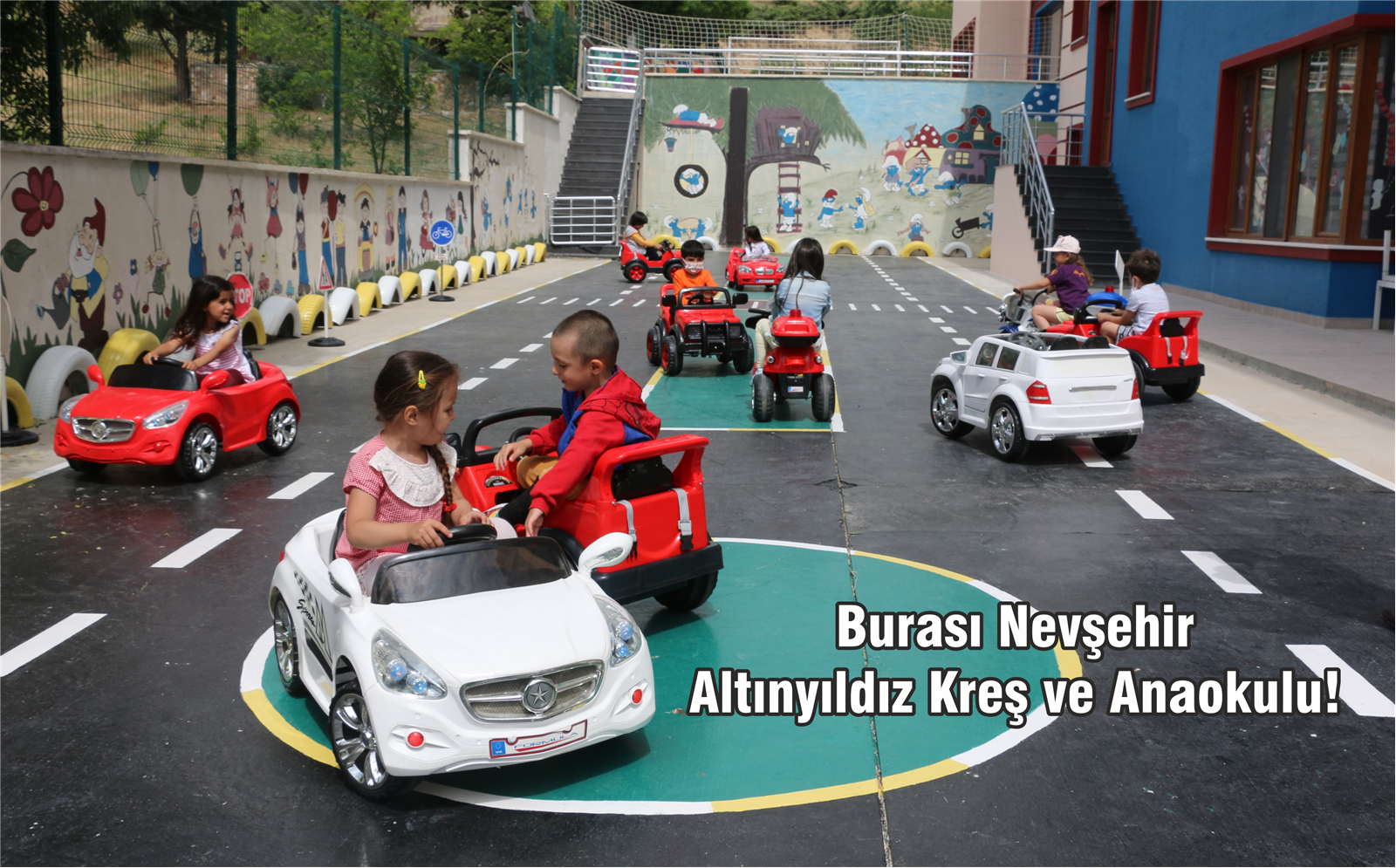 BURASI NEVŞEHİR ALTINYILDIZ KREŞ VE ANAOKULU!     ÇOCUKLAR, ALTINYILDIZ KREŞ VE ANAOKULU TRAFİK EĞİTİM PİSTİNDE HEM EĞLENİYOR, HEMDE ÖĞRENİYORLAR!