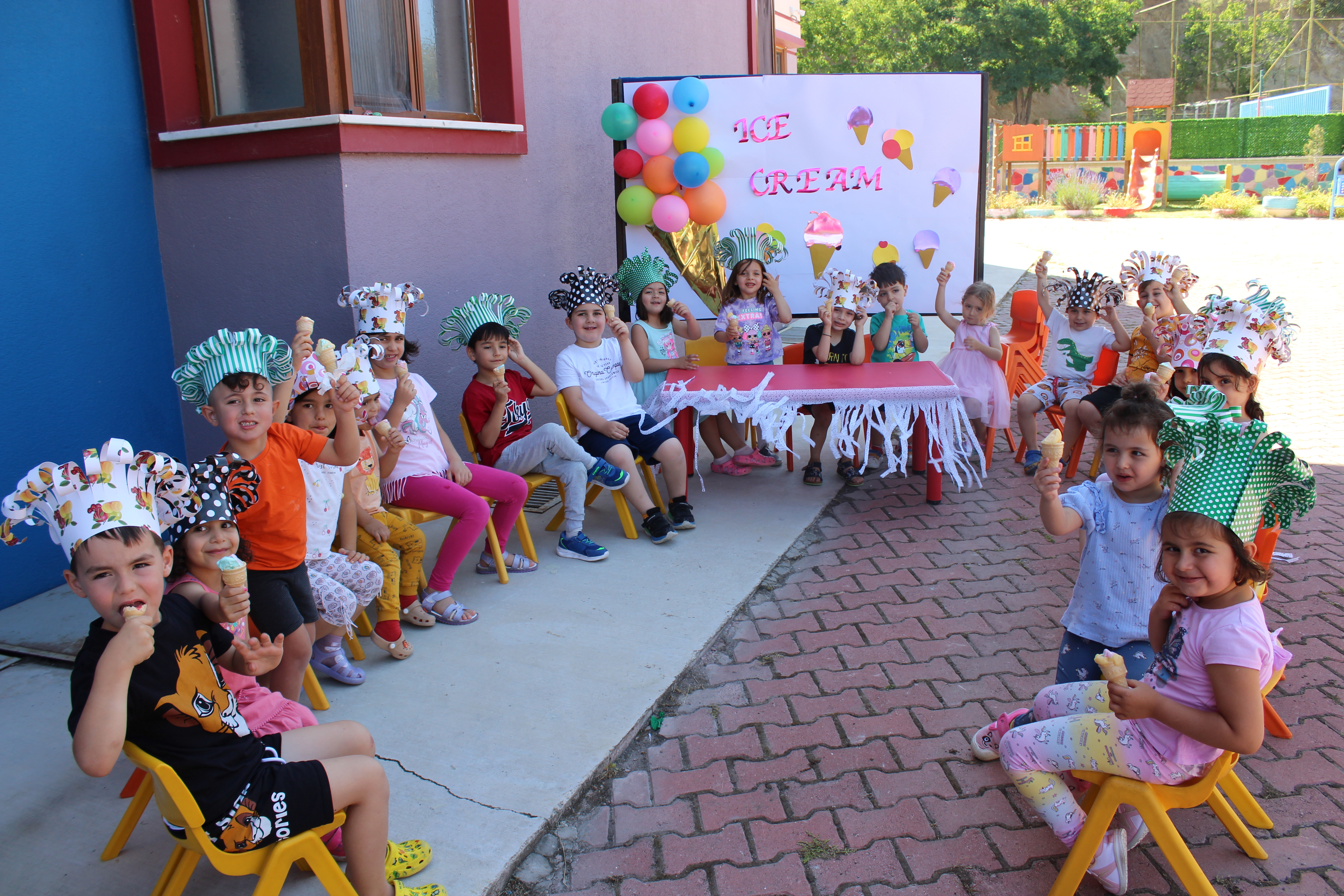 HER HAFTA FARKLI PARTİLER İLE EĞLENCELİ VAKİT GEÇİREN ALTINYILDIZLI ÖĞRENCİLER BU HAFTADA DONDURMA KEYFİ YAPTI